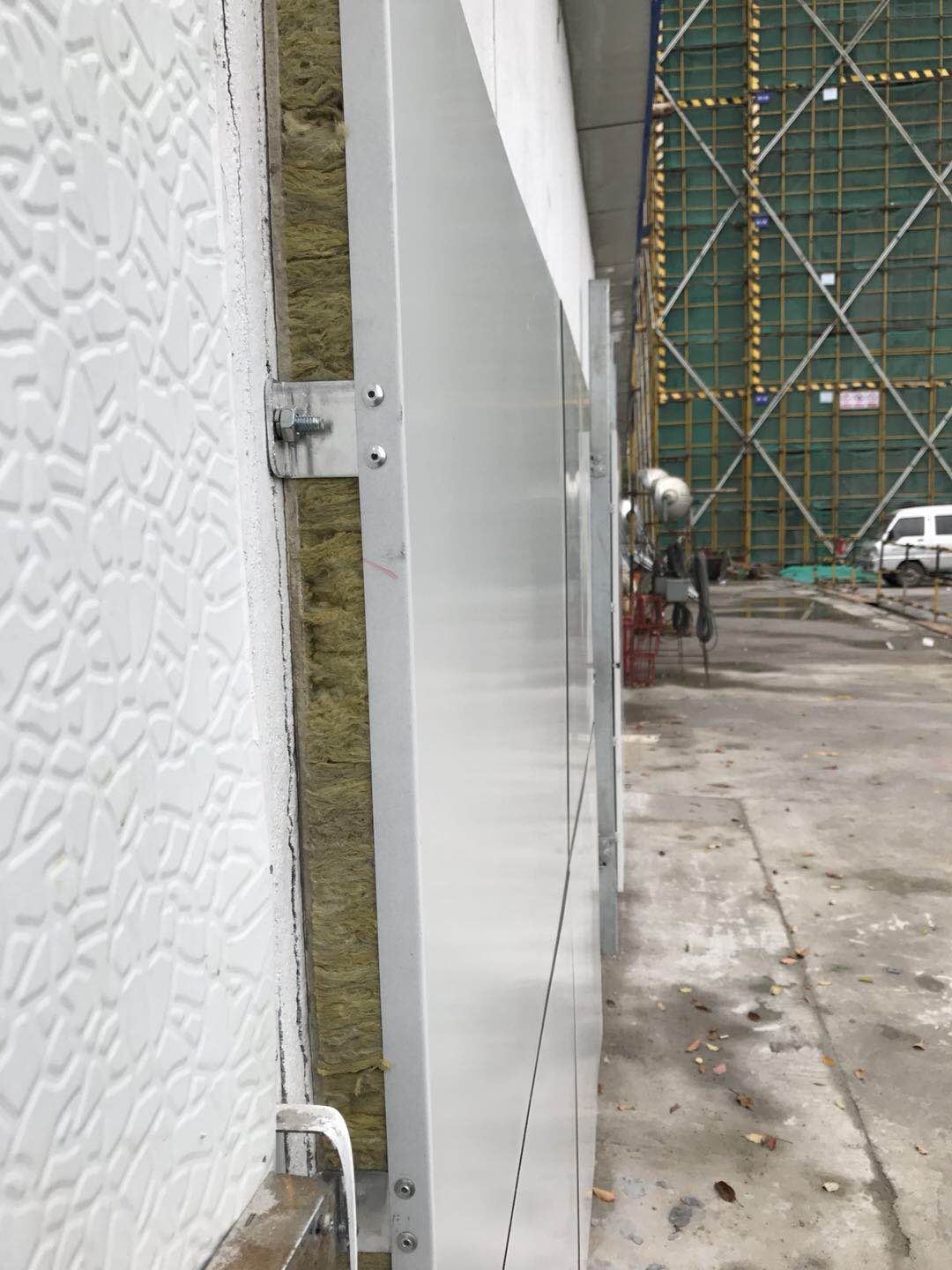 綠色環保 鋁單板保溫一體板——打造舒適節能的建筑材料